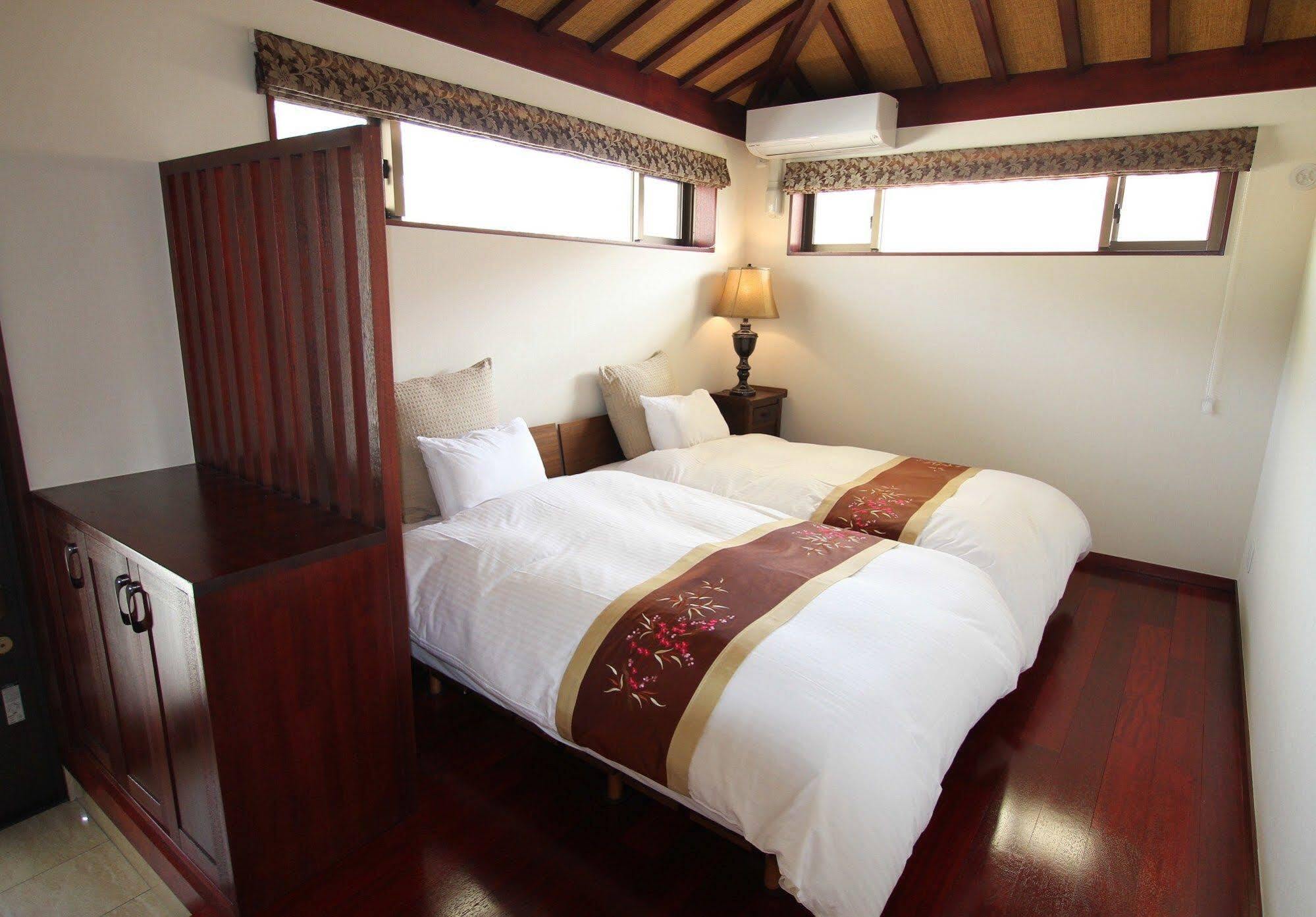 Hotel Ocean Hills Kouri Nakijin Esterno foto