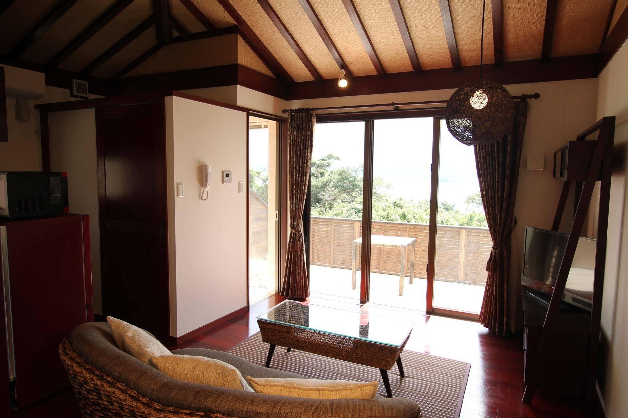 Hotel Ocean Hills Kouri Nakijin Esterno foto